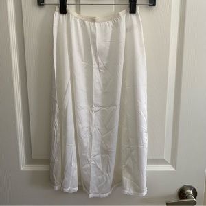Vintage NWOT white slip skirt with lace trim & bow details (made in UK)